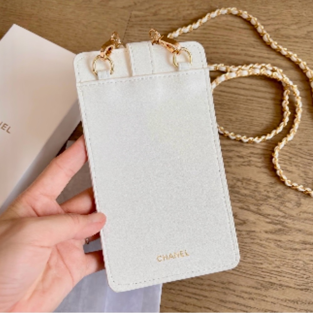 CHANEL Coco Crush Smartphone Case in White with Detachable Matching Strap NWB - Picture 5 of 13